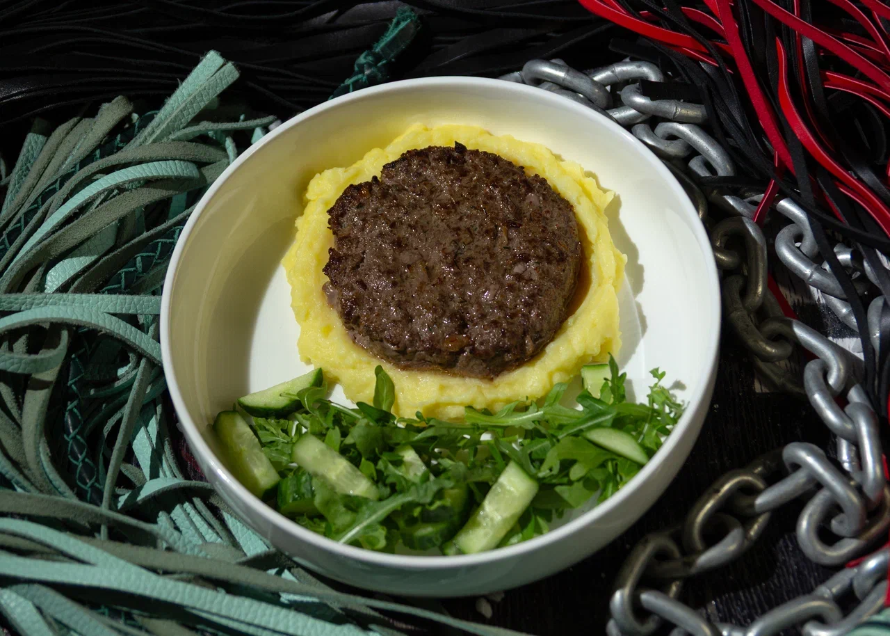 Бифштекс из говядины с картофельным пюре